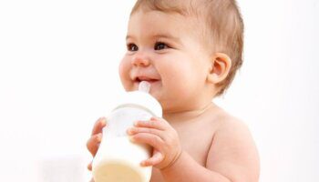 sữa cho trẻ sơ sinh