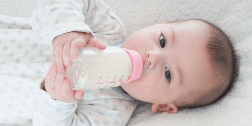 Nên cho bé dưới 1 tuổi uống sữa tăng cân để tạo tiền đề cho sự phát triển sau này