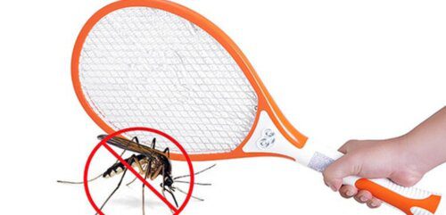 Với vợt bắt muỗi, bạn phải chủ động đi tìm muỗi để tiêu diệt