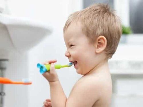 Hình thành thói quen đánh răng từ sớm cho trẻ