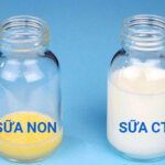 nên dùng sữa non hay sữa công thức