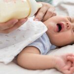 trẻ lười bú bình phải làm sao
